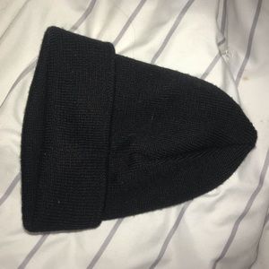BLACK BEANIE